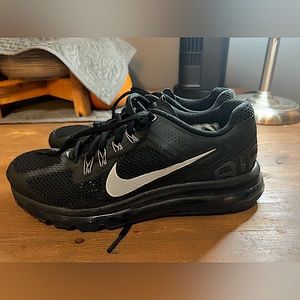 Nike Air Max Women’s in Black size 9 (Rare & Discontinued)